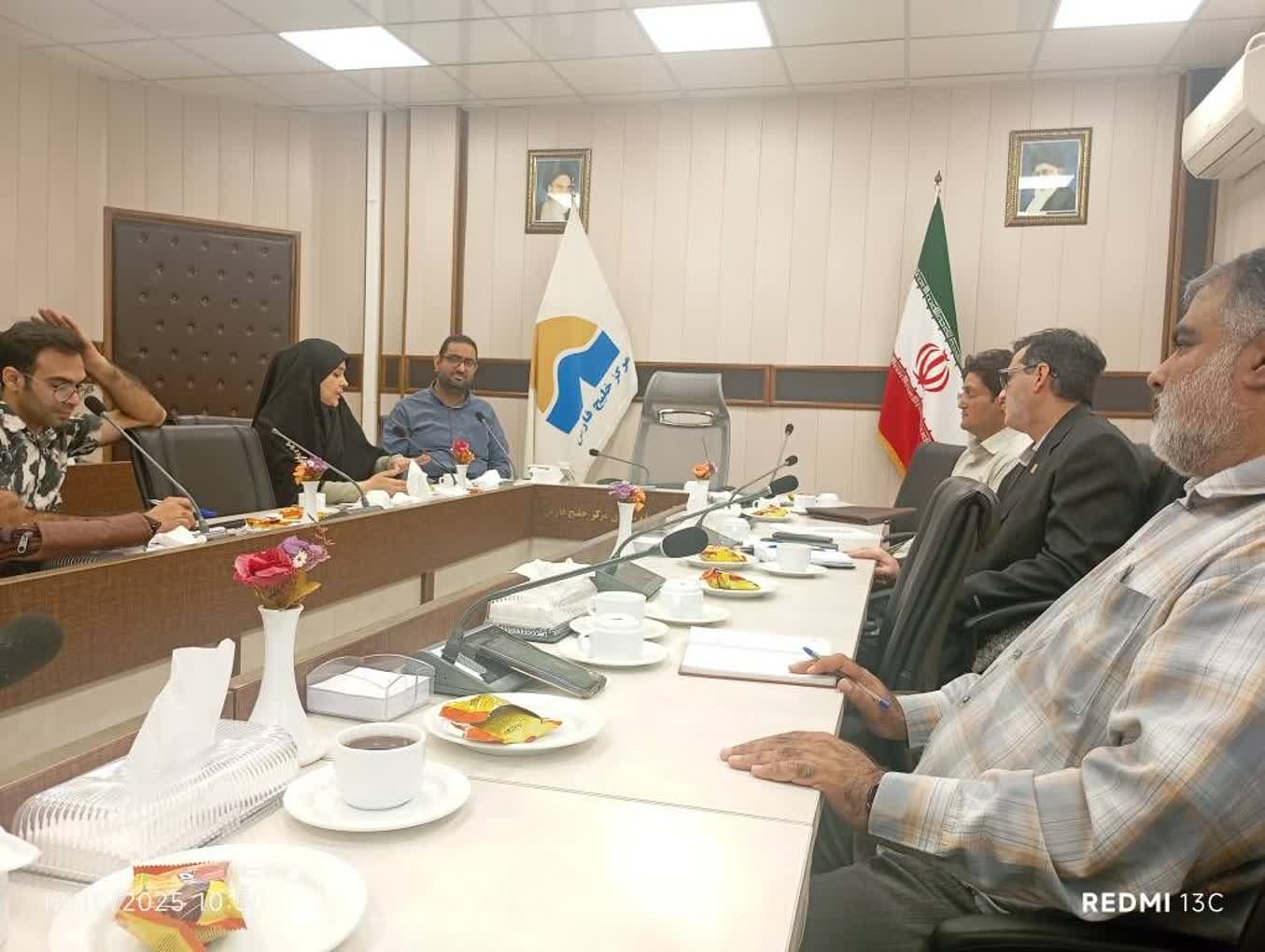 برگزاری جلسه هم اندیشی دبیر اجرایی و اعضای هیات علمی پژوهشکده هرمز با عوامل برنامه تلوزیونی گنج نهان